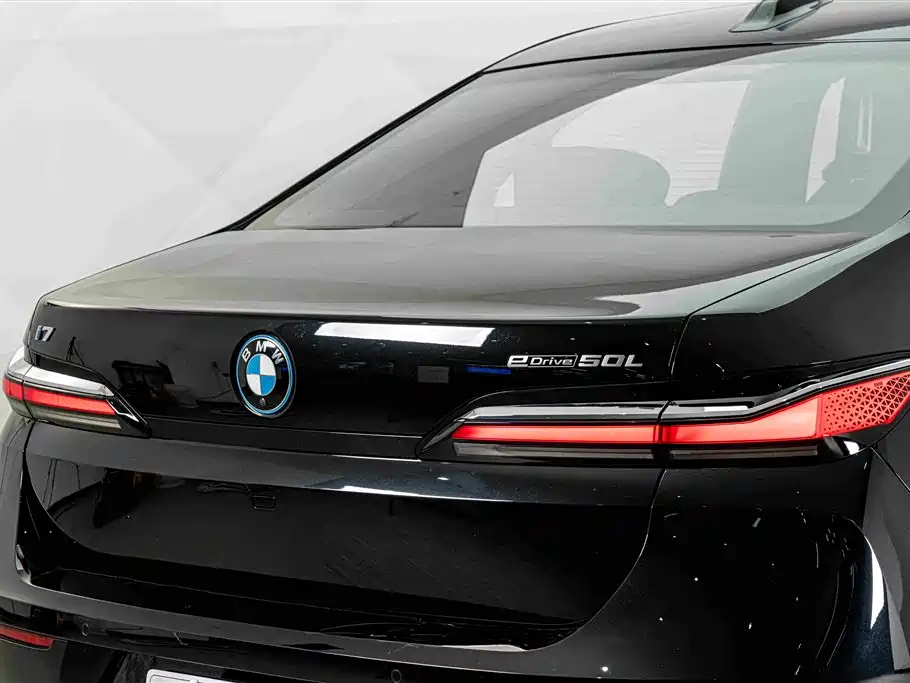 BMW i7 — миниатюра 8