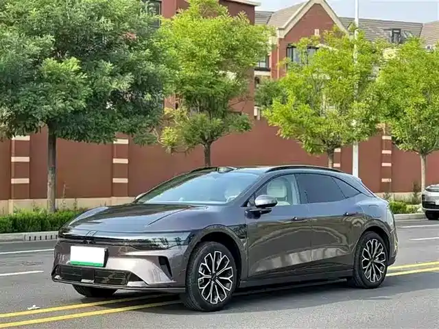 2025 Zeekr 007