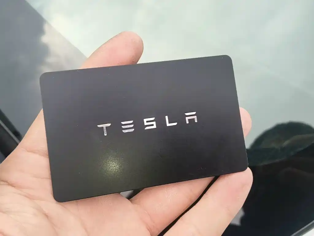 Tesla Model Y — миниатюра 9