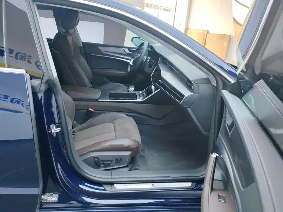 Audi A7L — миниатюра 8