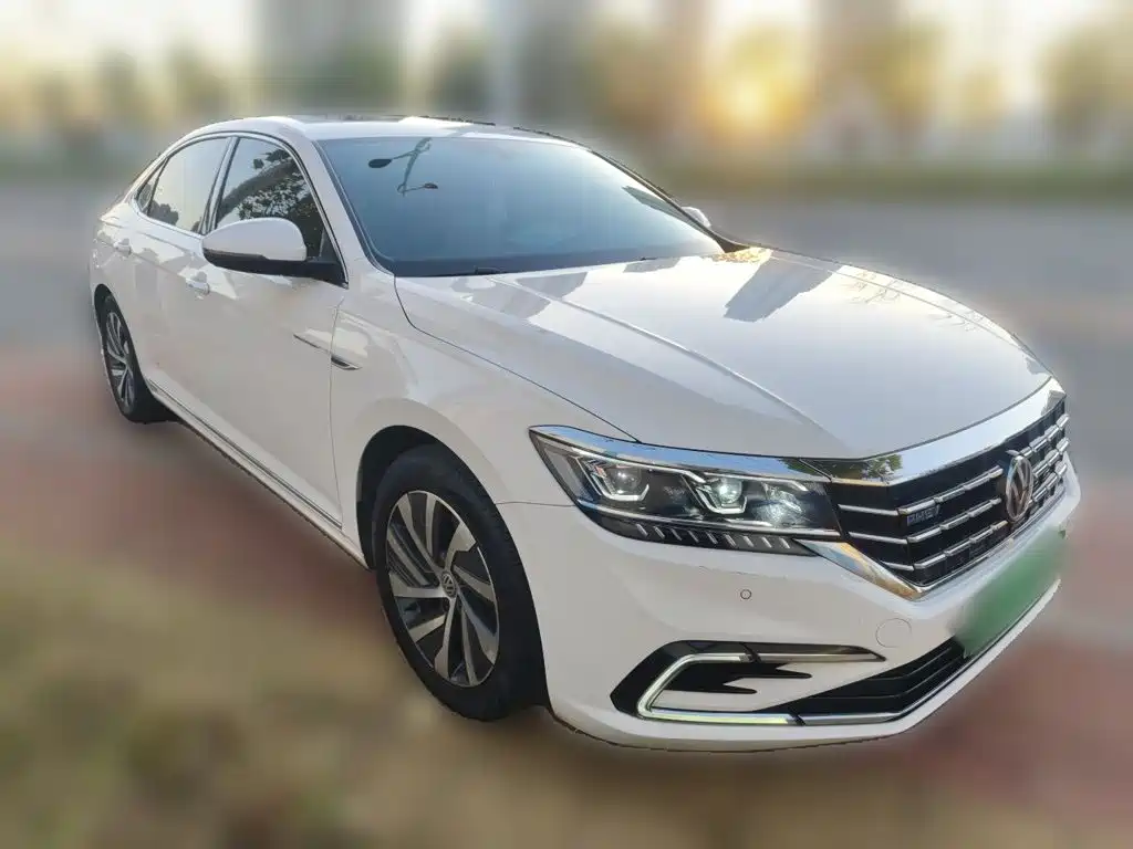 Volkswagen Passat PHEV — миниатюра 3