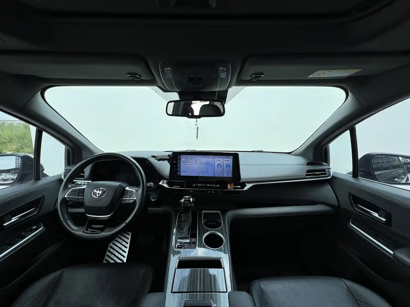 Toyota Sienna 2022 Черный из Китая, фото 2