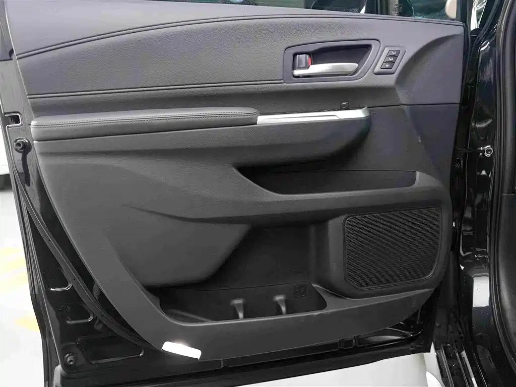 Toyota Granvia — миниатюра 9