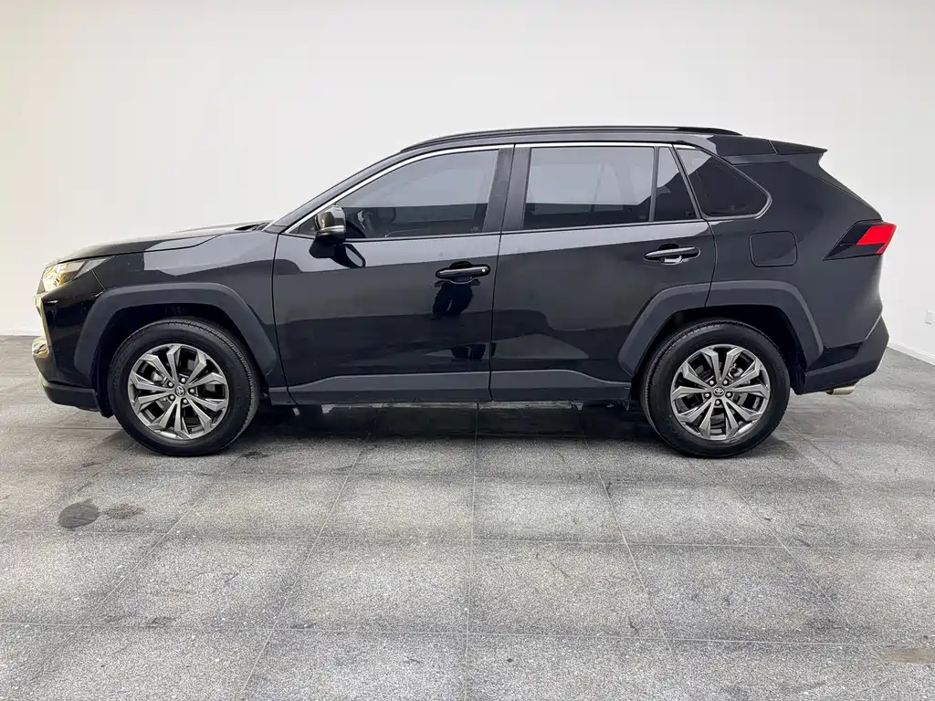 Toyota RAV4 — миниатюра 9