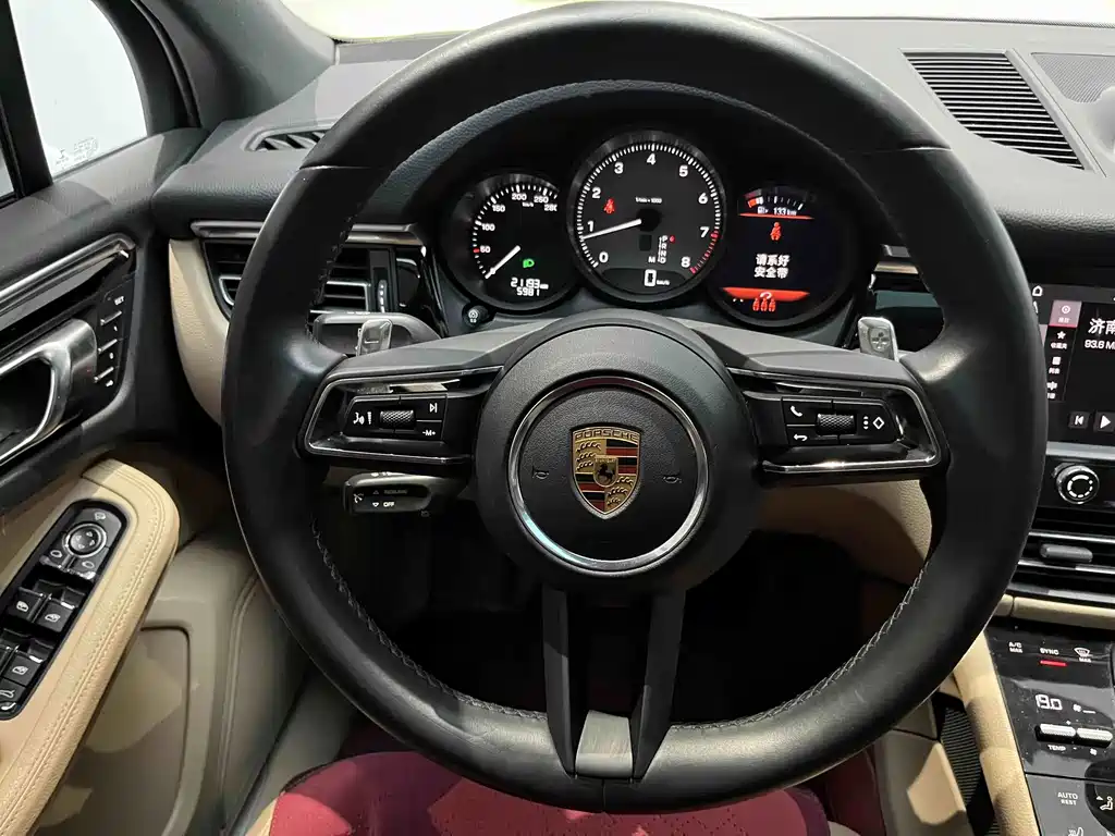 Porsche Macan — миниатюра 17