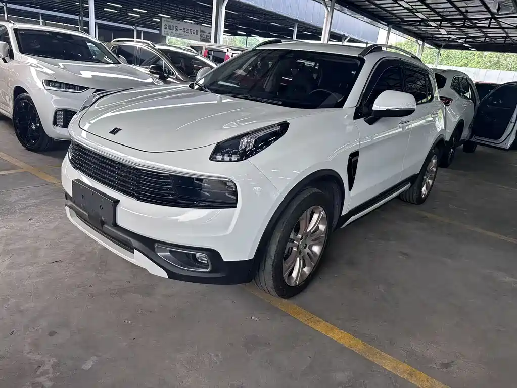 Купить Lynk & Co 01