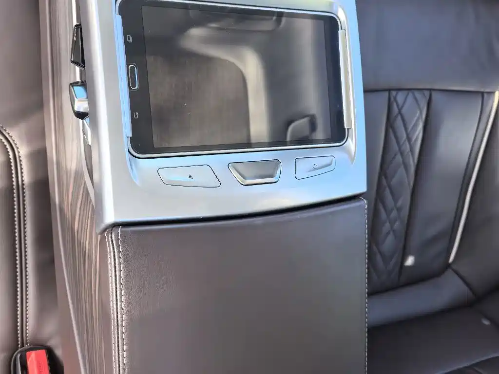BMW 5 Series — миниатюра 8