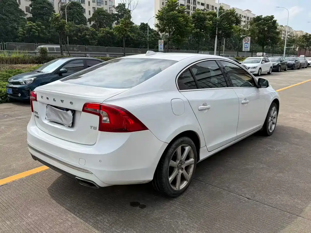 Volvo S60 — миниатюра 6