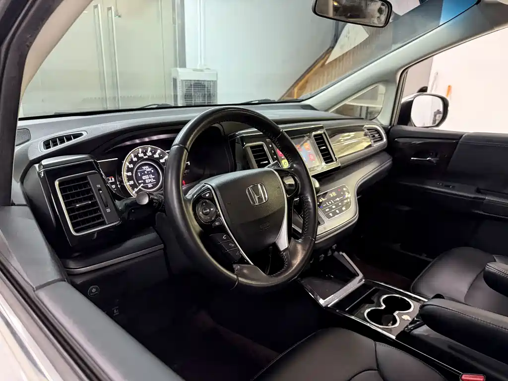 Honda Elysion — миниатюра 10