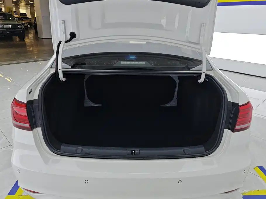 Volkswagen Lavida — миниатюра 4