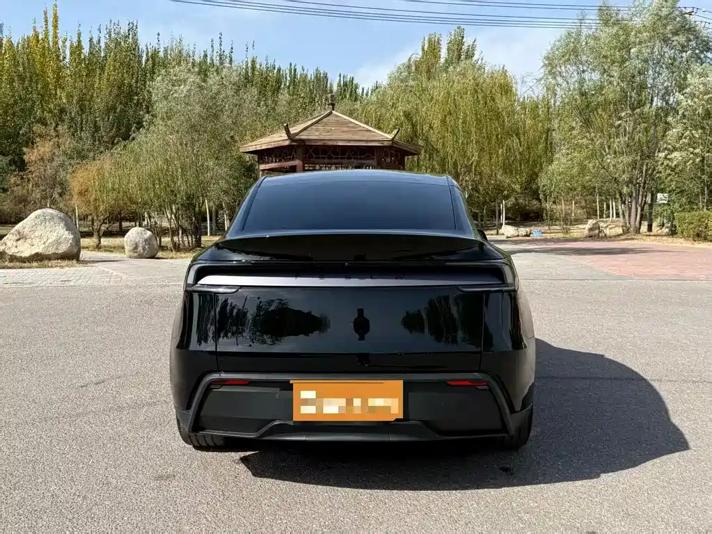 Tesla Model Y — миниатюра 7