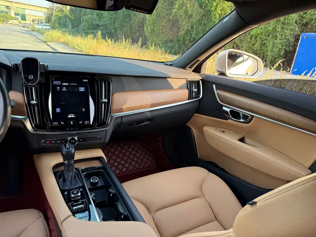 Volvo S90 — миниатюра 10