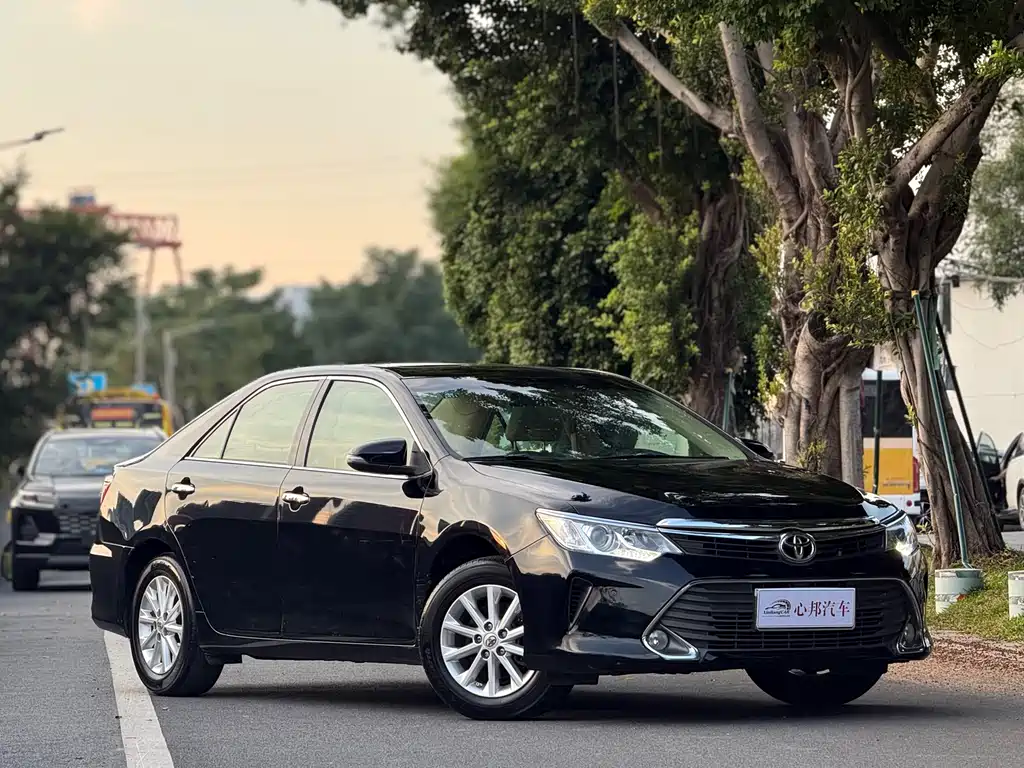 Toyota Camry — миниатюра 3