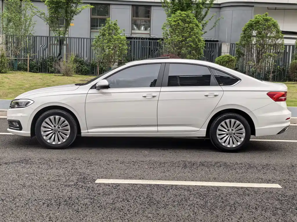 Volkswagen Lavida — миниатюра 4