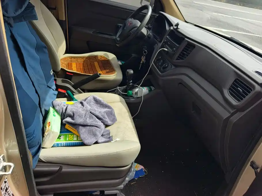 Wuling Hongguang V — миниатюра 8