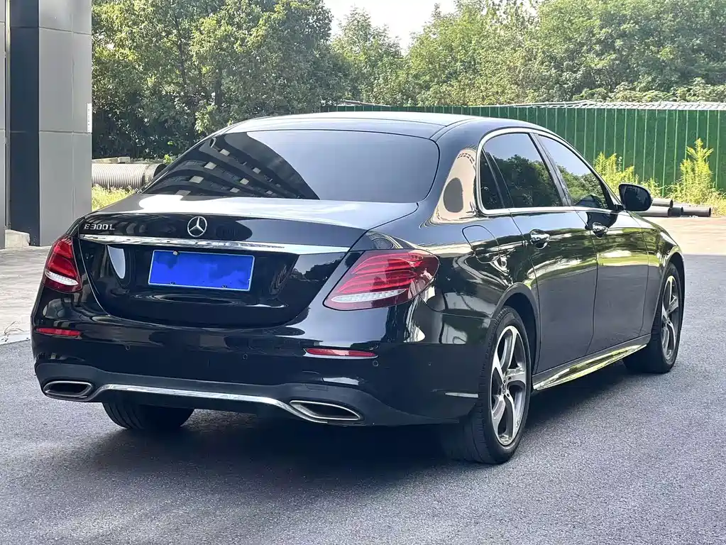 Mercedes-Benz E-Class — миниатюра 6