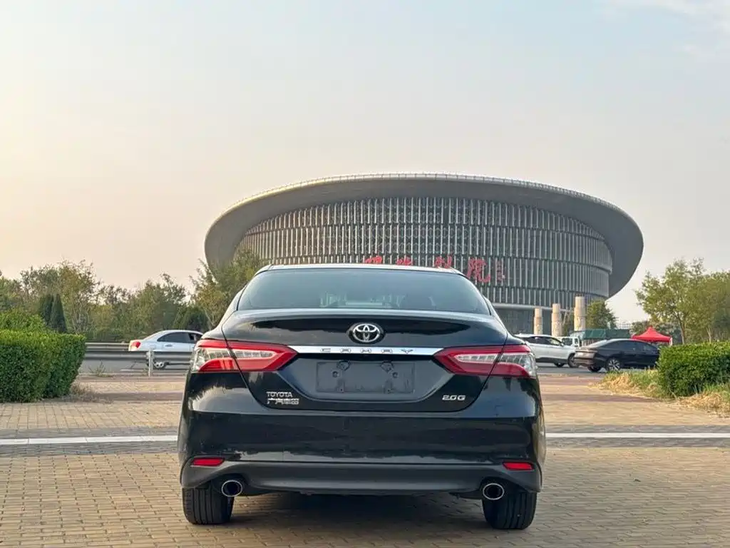 Toyota Camry — миниатюра 5