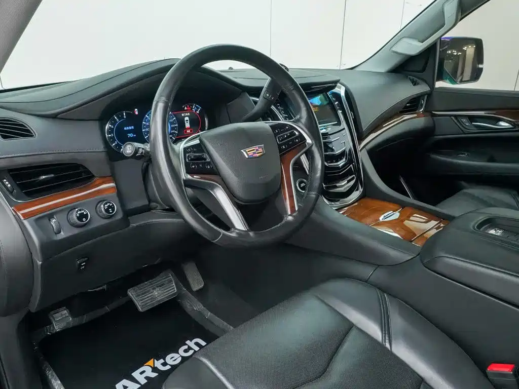 Cadillac Escalade — миниатюра 10