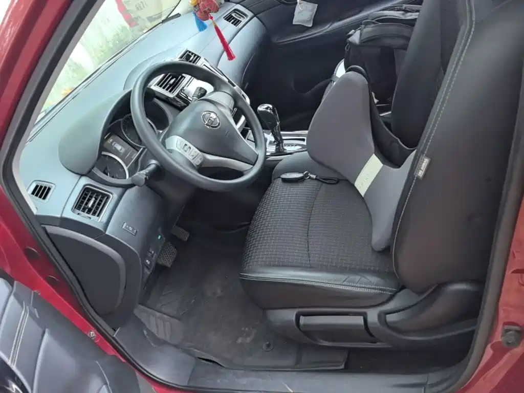 Nissan Tiida — миниатюра 15