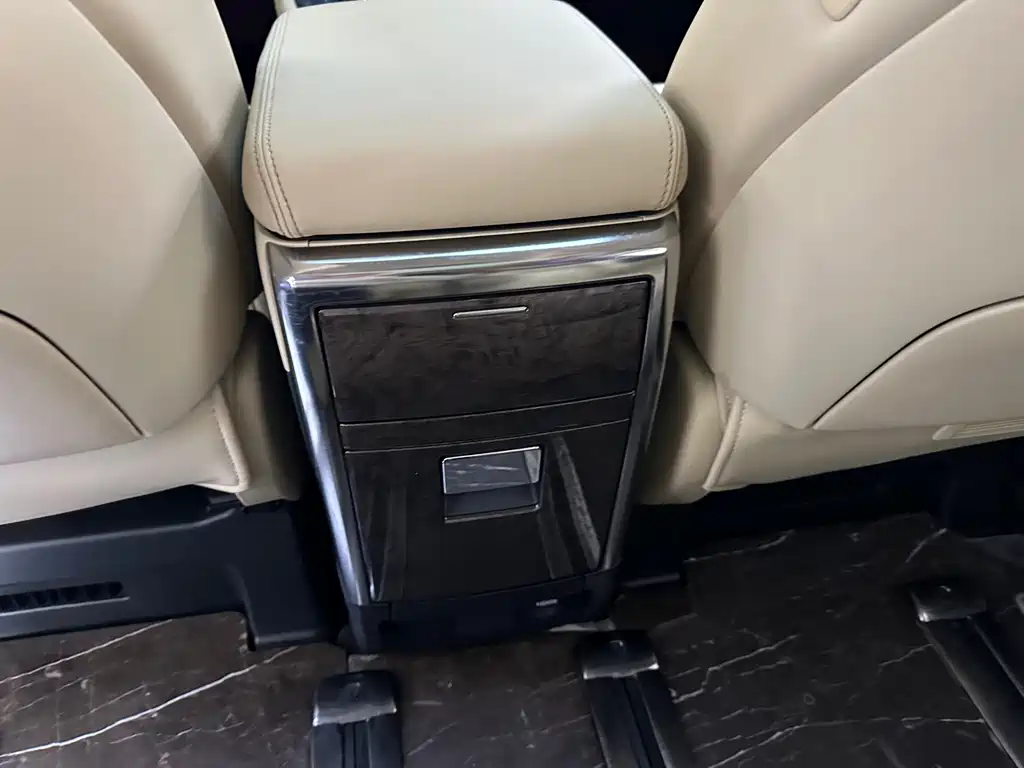 Toyota Alphard — миниатюра 16