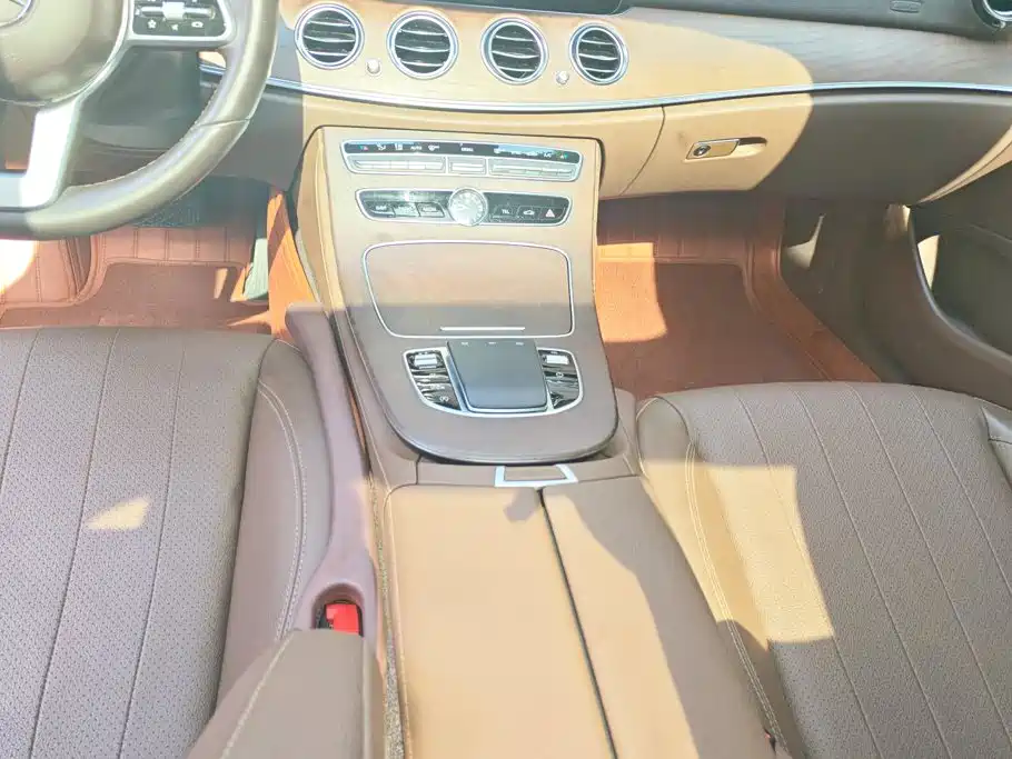 Mercedes-Benz E-Class — миниатюра 9