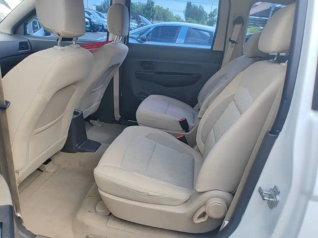 Wuling Hongguang — миниатюра 17