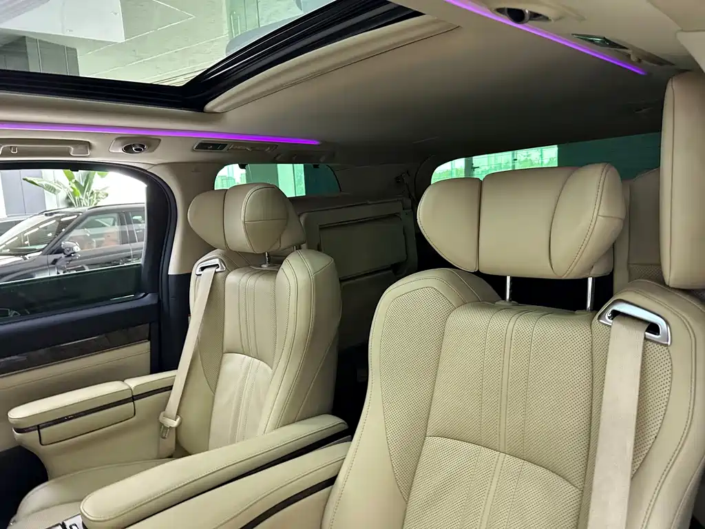 Toyota Alphard — миниатюра 17