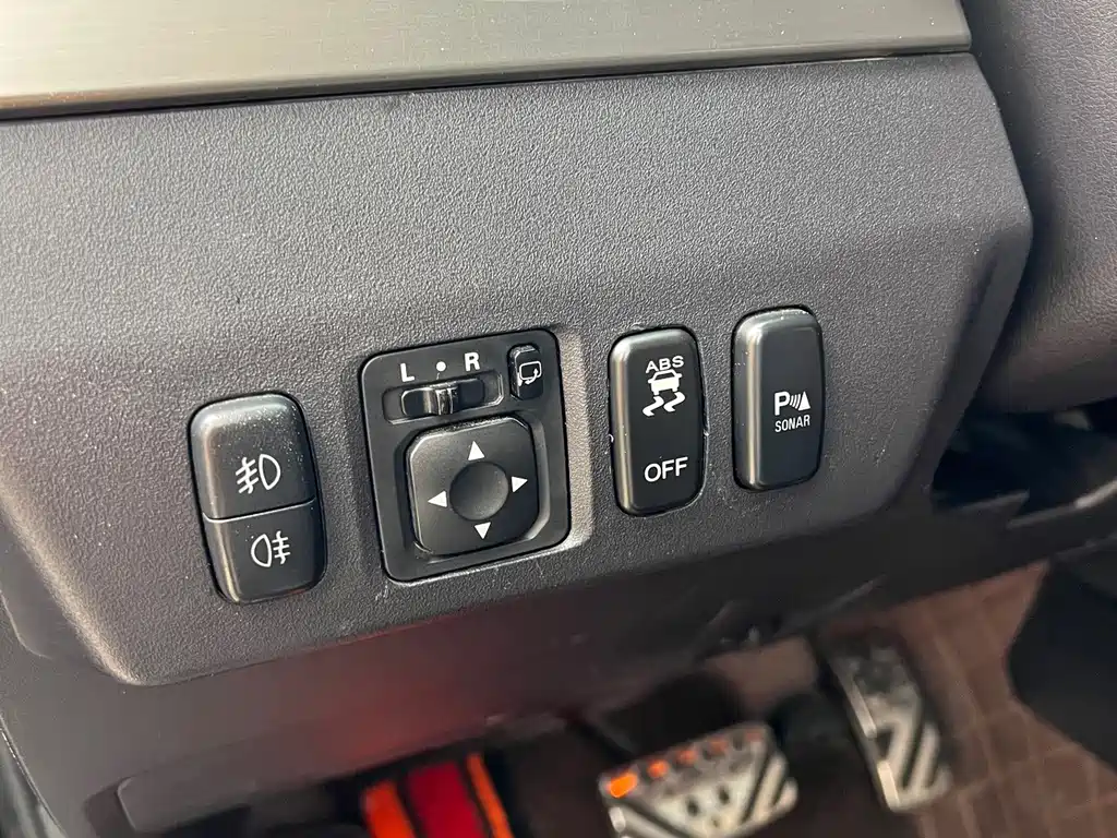 Mitsubishi Pajero (Import) — миниатюра 20