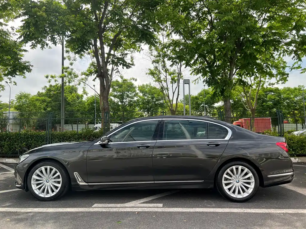 BMW 7 Series 7 2017 740Li Lead