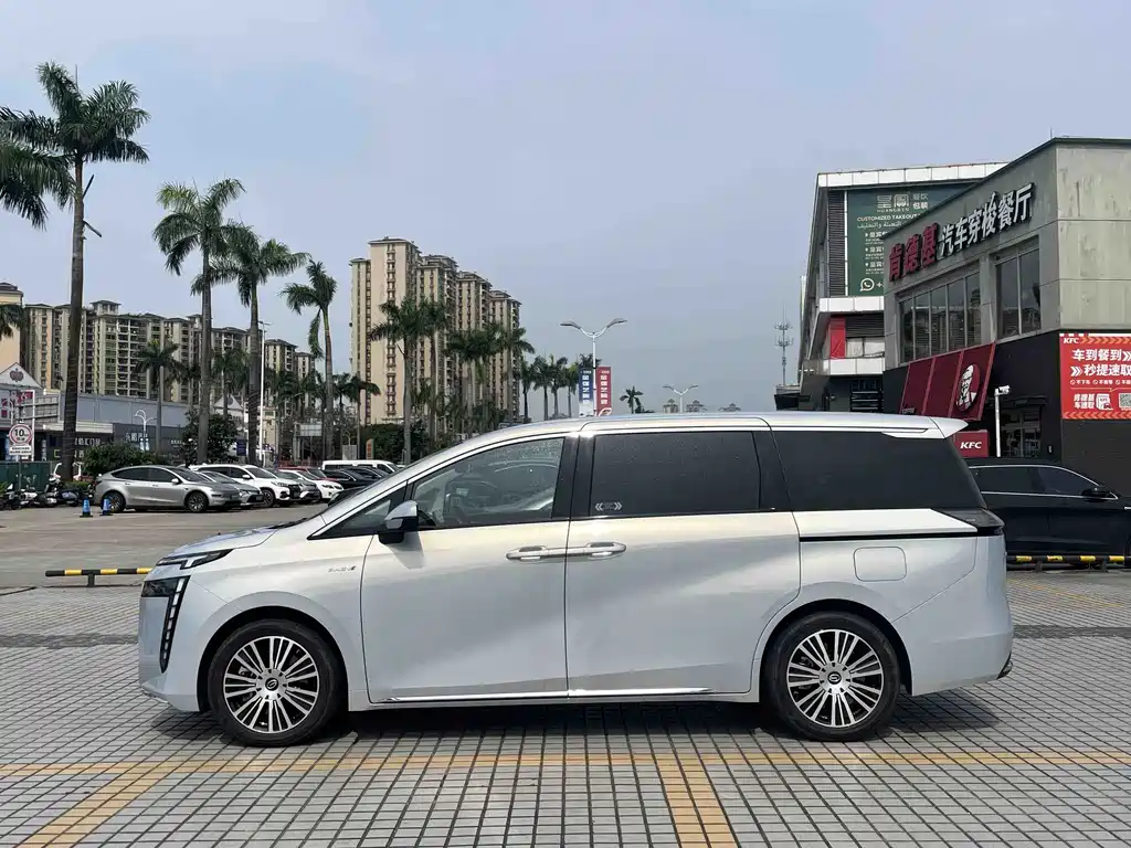 GAC Motor Trumpchi E8 PHEV — миниатюра 4