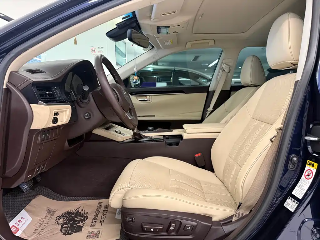Lexus ES 2015 300h Comfort
