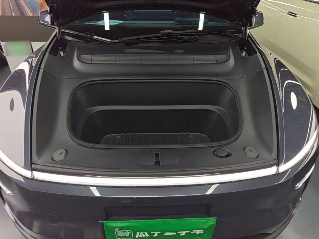 Tesla Model Y L — миниатюра 20