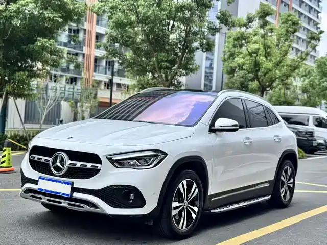 MERCEDES-BENZ  GLA