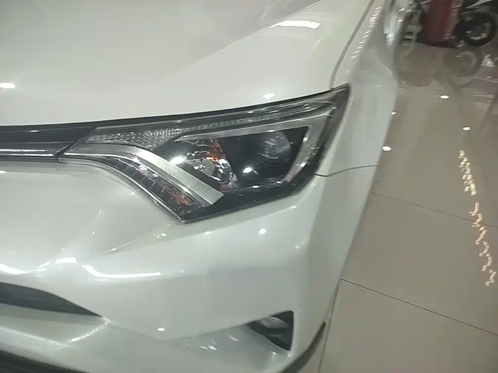 Toyota RAV4 — миниатюра 24