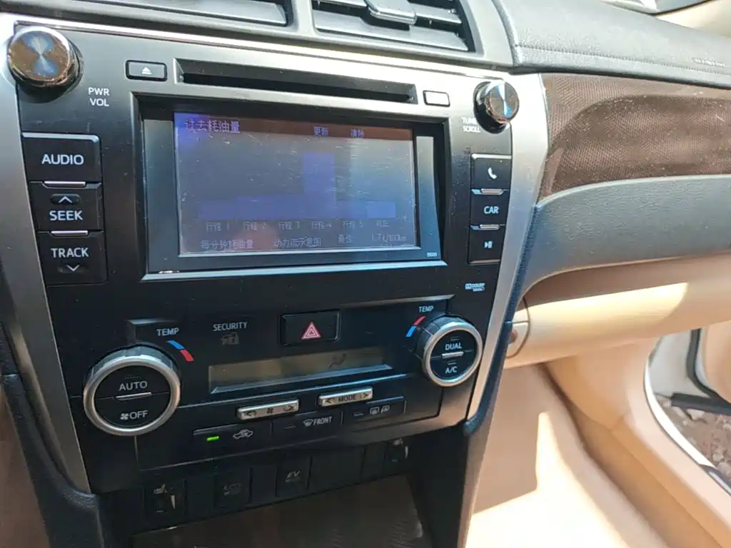 Toyota Camry — миниатюра 13