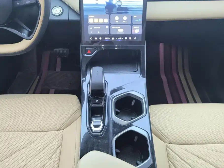 Geely Boyue L — миниатюра 16