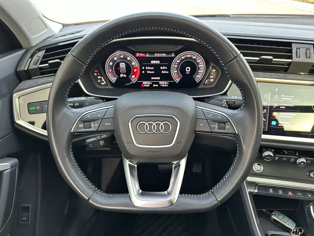 AUDI Q3