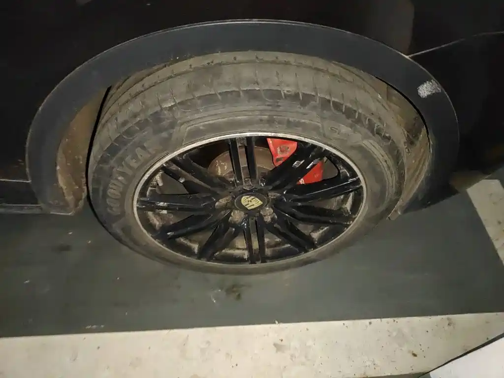 Porsche Cayenne — миниатюра 8
