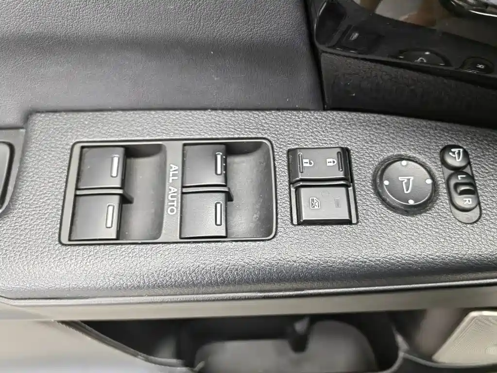 Honda Elysion — миниатюра 10