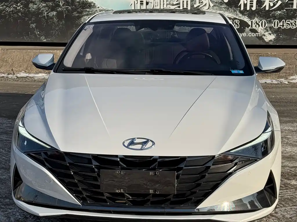 HYUNDAI ELANTRA