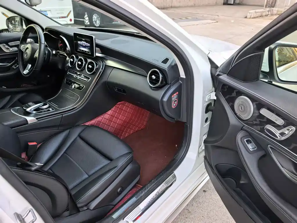 Mercedes-Benz C-Class — миниатюра 8