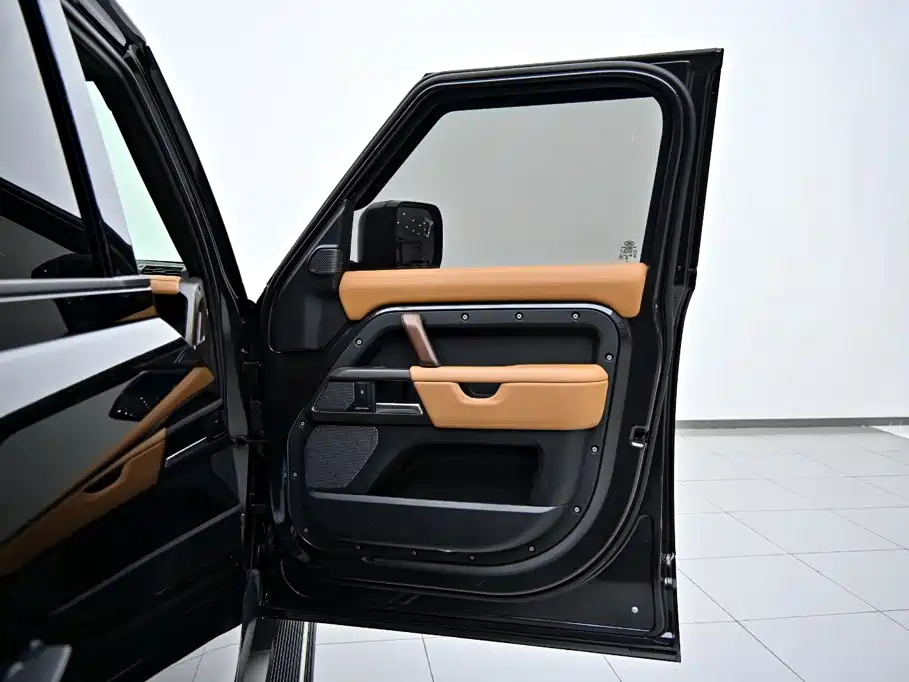 Land Rover Defender — миниатюра 22
