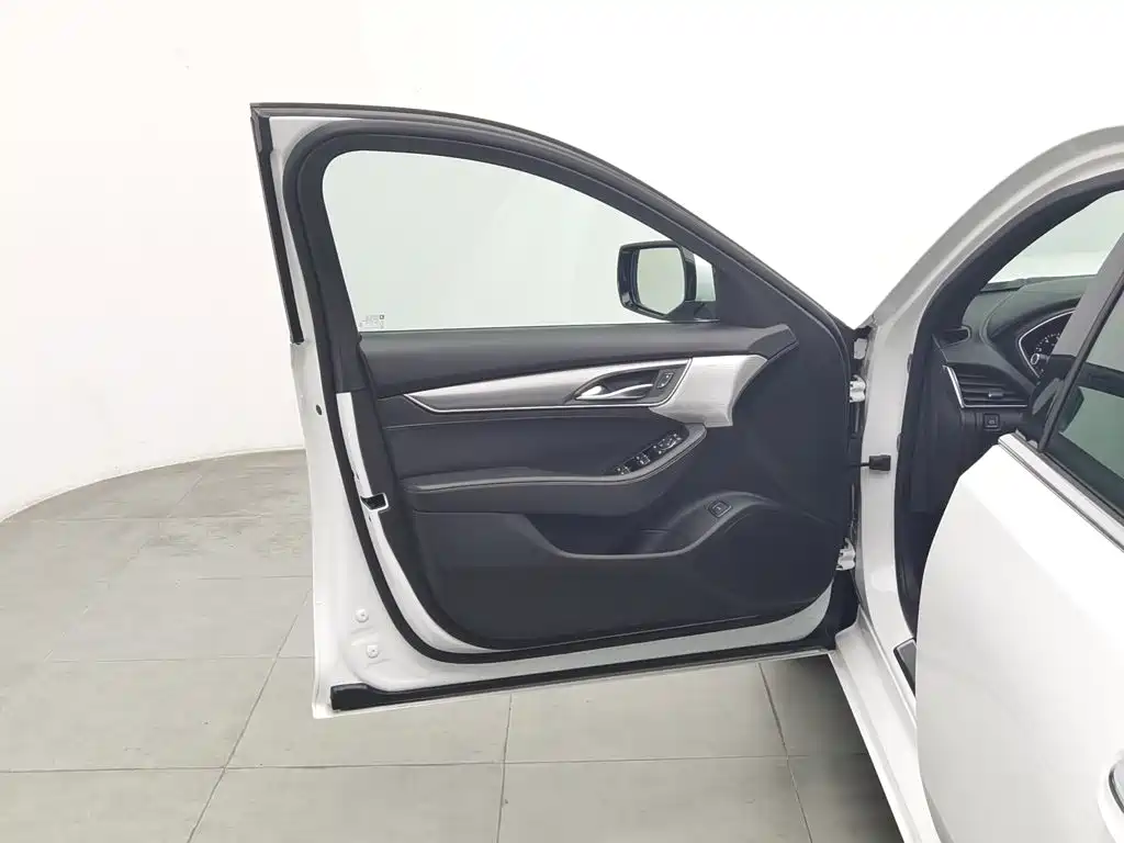 Cadillac CT5 — миниатюра 8