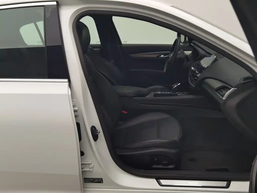 Cadillac CT5 — миниатюра 23