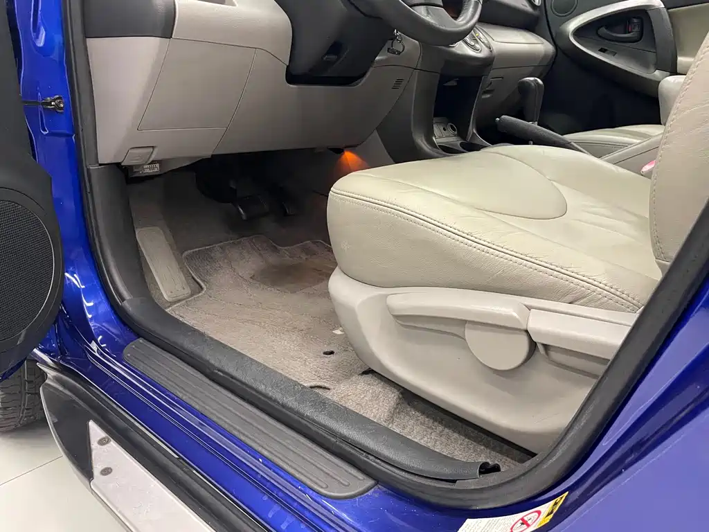 Toyota RAV4 — миниатюра 26