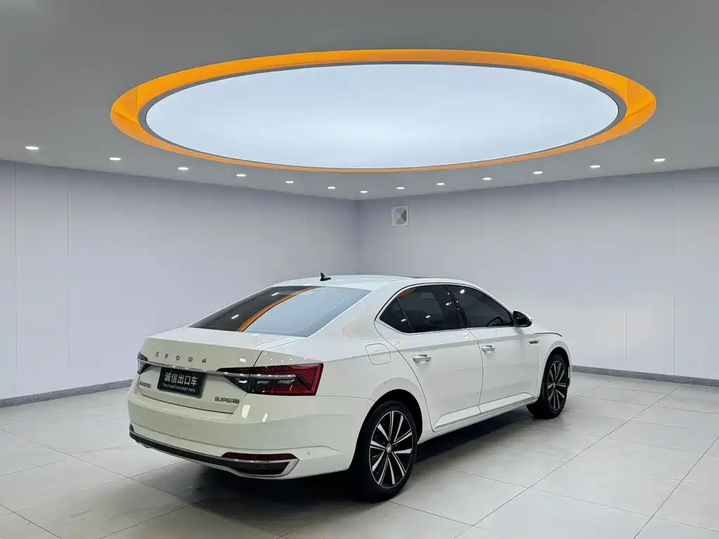 Skoda Superb — миниатюра 6