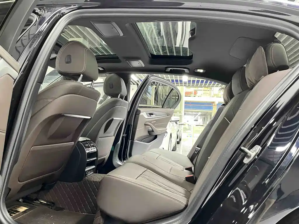 BMW 5 Series — миниатюра 6