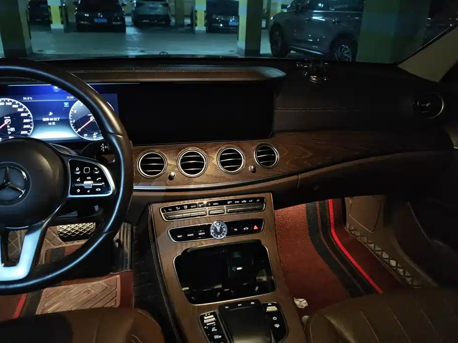 Mercedes-Benz E-Class — миниатюра 13