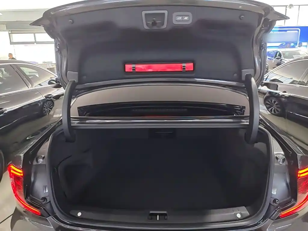Volvo S90 — миниатюра 19