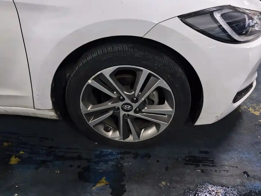 Hyundai Elantra — миниатюра 6